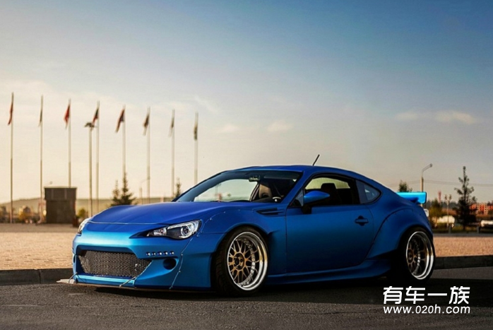 斯巴鲁BRZ Rocket Bunny V2套件改装